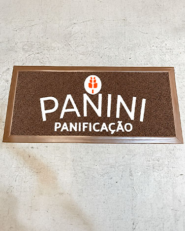 Tapete personalizado com perfil e acabamento de borda Tapete personalizado com perfil e acabamento de borda